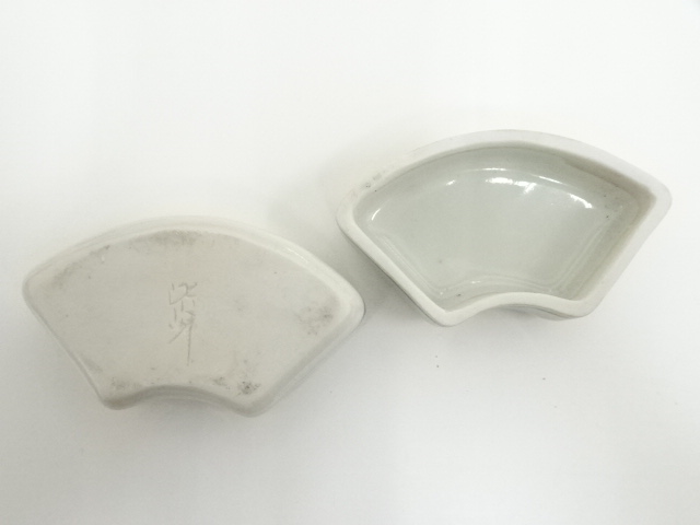  染付扇面香合（保護箱）